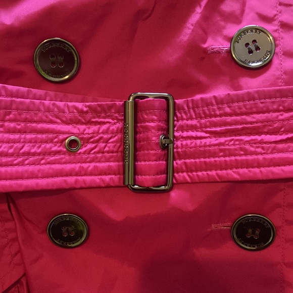 Burberry magenta rain coat - Picture 9 of 17